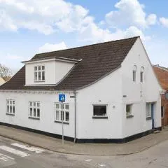 4 Bedroom Cozy Home In Løgstør