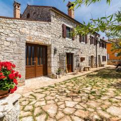 Awesome Home In Kosinozici With Kitchen