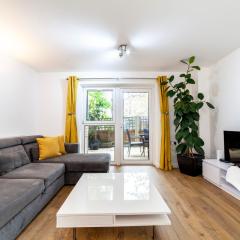 Charming 1BR apt w patio in Battersea