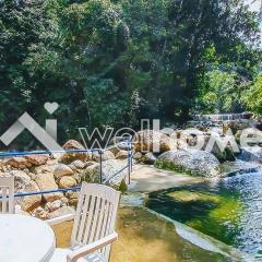 Casa com piscina natural e lazer em Guapimirim