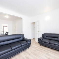 4 Bedroom House 2 baths Dagenham