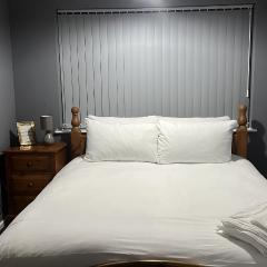 Becky's Lodge - Strictly Single Adult Room Stays - No Double Adult Stays Allowed