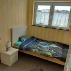 Nice Room with single bed in a new house in Vichten