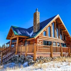Spectacular Custom Log Cabin with Hot Tub, Epic Views, Fireplace - Moose Tracks Cabin