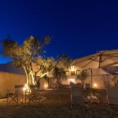 Charming Santorini Villa 1 Bedroom Suite Villa Dragneel with Spacious Terrace featuring Outdoor Hot Tub Pyrgos