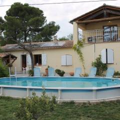 Villa de 4 chambres avec piscine privee jardin clos et wifi a Villeneuve les Avignon