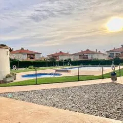 Apartamento con Patio Privado, Piscina Comunitaria y Parking en Miami Playa - ES-9-169