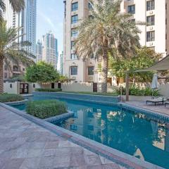Stylish 2BR with Balcony Near Dubai Mall and Burj Khalifa