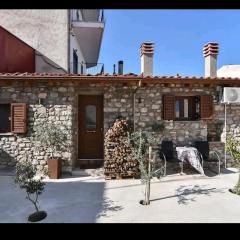 Το πατρικό του Σταύρου.