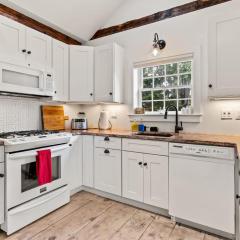 Downtown Steps to Waterfront "The Garden"