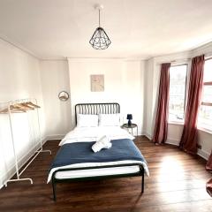 Charming, Renovated Residence in Willesden Green