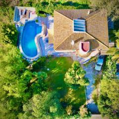 Bonita casa con piscina cerca de la playa