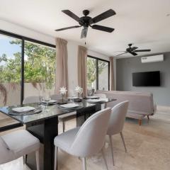 2BD with Rooftop Pool near Beach