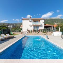 Holiday house with a swimming pool Kastel Stari, Kastela - 22832