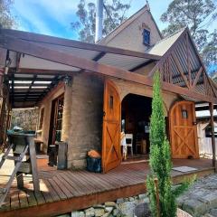 Heatherbell Cottage - A Cozy, Mudbrick Couples Getawys