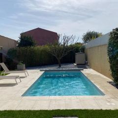 Détente sous le soleil du Midi avec piscine privée