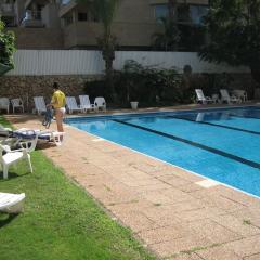 Herzliya Pituach Apartment with Pool, by the Beach
