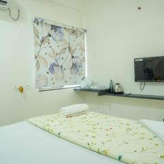 A/C room with Queen Bed Gachibowli