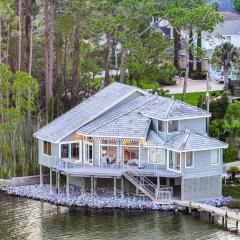 FEATURED ON HGTV'S MY LOTTERY DREAM HOME! Private dock, 15 minute boat ride to Crab Island, 20 minute drive to Destin, Pet Friendly