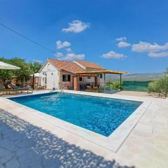 Cozy Home In Benkovac With Outdoor Swimming Pool
