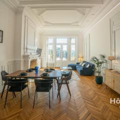 The "Heritage" Heart of Limoges Parking AC and Private Terrace