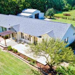 Sovereign Cottage - Farm Land/Hot Tub/Outdoor Area