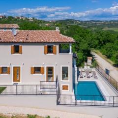 Beautiful Villa Skarline with outdoor pool in Buje