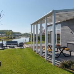 Beautiful chalet on the water, in a holiday park