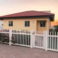 Family home 8 min from Eagle Beach, ext. pleasant