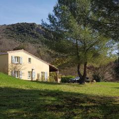 Maisons situées dans le vaste domaine de l'espinet