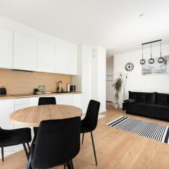 Brzeziny Deluxe Apartment by BookingHost