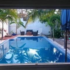 Cosyhouse et piscine site web chalet du lagon wix