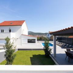 Villa Stone - Pool house 100 meters from the beach