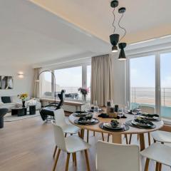 Stunning fully renovated apartment with panoramic sea-view in 't Zoute with 2 parkings