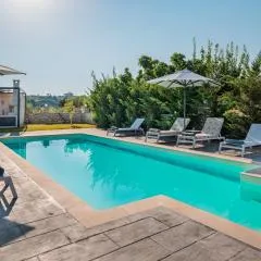 Villa Aris: A Serene Experience, 3BRs, Pool & Bbq