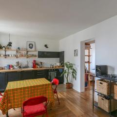 Bright apartment in Aubervilliers