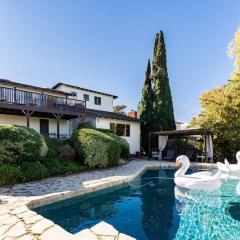 Spacious and Bright 5-Bedroom Oasis Pool and Yard