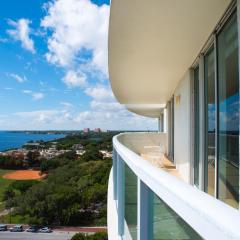 Coconut Grove 2 bedroom Apartment Amazing Views Includes Parking