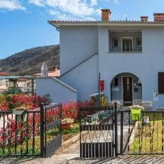 Awesome Apartment In Rasa With Wi-Fi