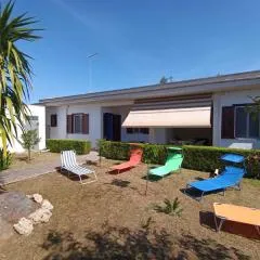 Villa Specchiarica Via Fano con gazebo auto