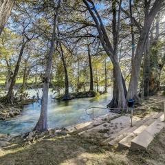 Walk to Schlitterbahn, River Access & Pets OK