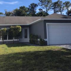 Orlando 4 BR Home Centrally Located on Dead End St