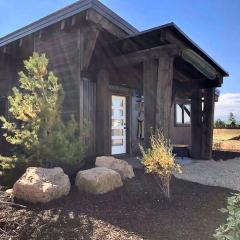 Experience Rustic Luxury at Blue Wing Olive Oasis, 2 Br, 1 Ba, BBQ!