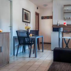 Poolside compact family cottage Sara