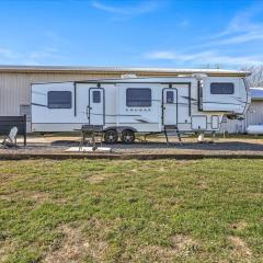 Cozy 2-Guest RV on Nature Farm