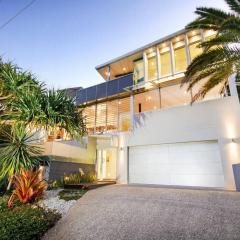 The Boat House Luxury Beachside with Heated pool