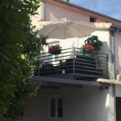 Apartments with a parking space Kastel Gomilica, Kastela - 22714