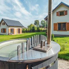 Beautiful Home In Poleczyno With Wifi