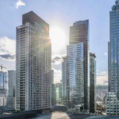 Amazing city view - Penthouse - Pool & Spa - Downtown Montreal