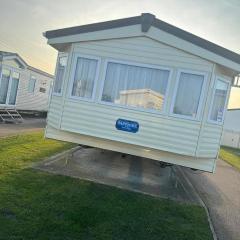 Captivating 3-Bed static caravan in Clacton-on-Sea